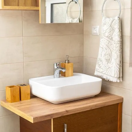 Akoli Blue - An Elegant By The Sea Holiday home *